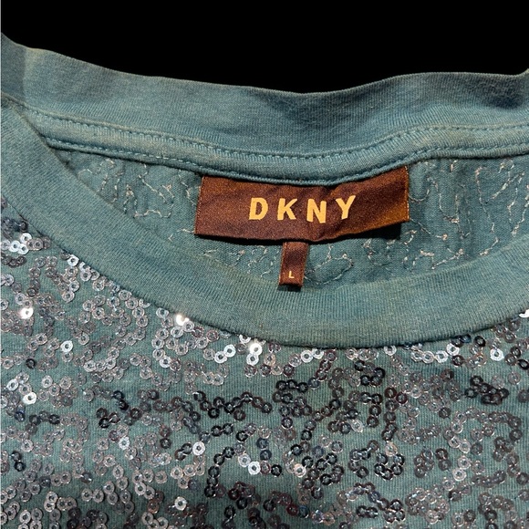 Show stopping DNKY sequined t-shirt in teal/blue. - Picture 4 of 8